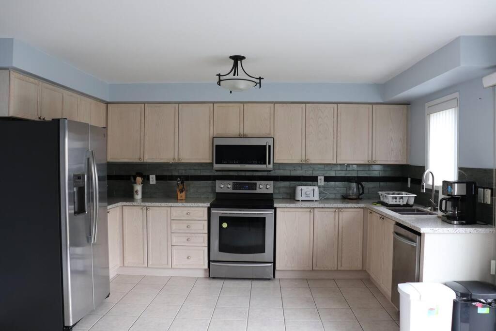 Entire 4 Bed Room Detached Residential Home Ajax Exterior photo