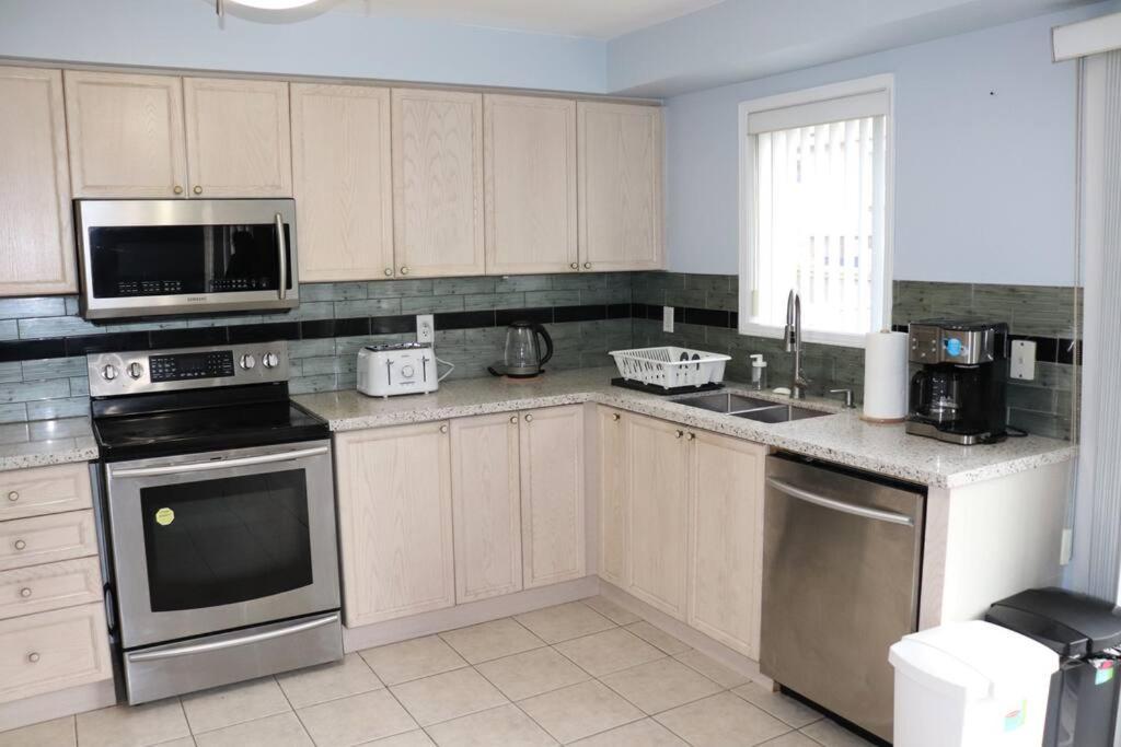 Entire 4 Bed Room Detached Residential Home Ajax Exterior photo