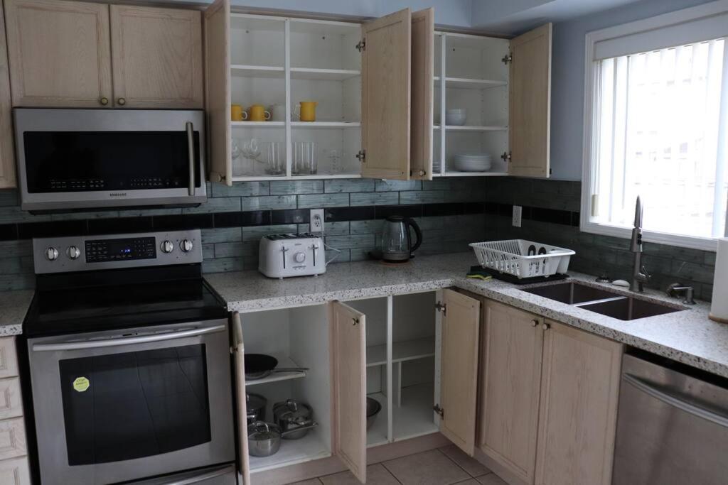 Entire 4 Bed Room Detached Residential Home Ajax Exterior photo